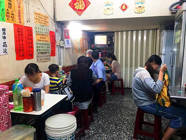 【三重美食】林記臭豆腐、大腸麵線-吃的到豆香味的超酥脆臭豆腐