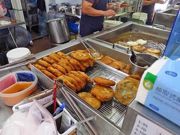 【台北美食】阿源煎餅-超大巨無霸蔥肉煎餅