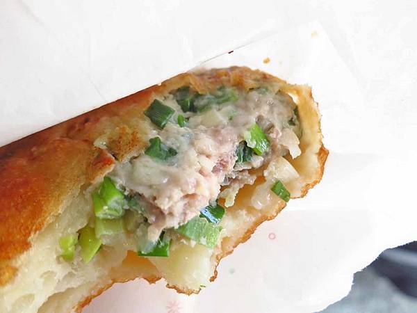 【台北美食】阿源煎餅-超大巨無霸蔥肉煎餅