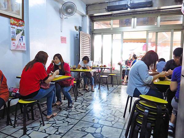 【蘆洲美食】米苔目-隱身在熱鬧市場裡沒有店名的米苔目美食