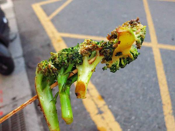 【台北美食】士林真口味碳烤-士林夜市裡的超人氣碳烤美食