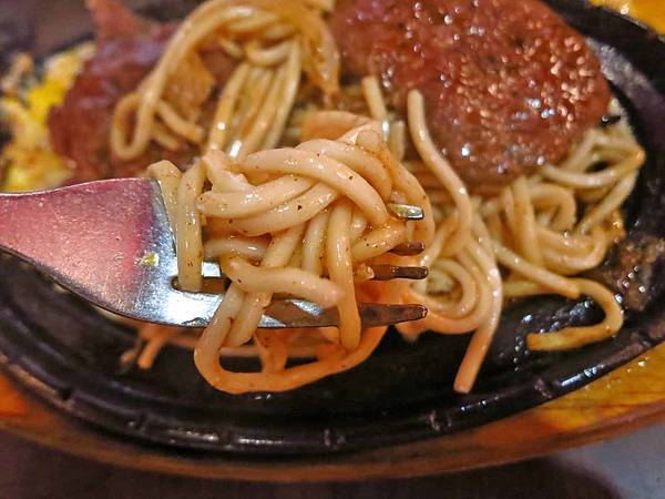 【台北美食】五豬牛排-士林夜市裡的超人氣平價牛排