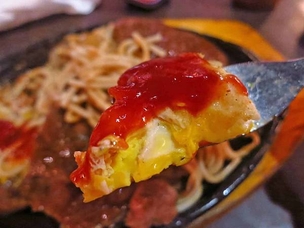 【台北美食】五豬牛排-士林夜市裡的超人氣平價牛排