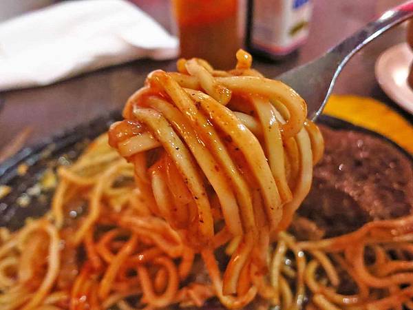 【台北美食】五豬牛排-士林夜市裡的超人氣平價牛排