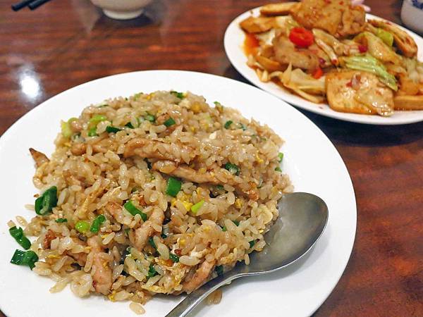 【台北美食】海產張小吃店-巷弄裡的35年老店 【台北美食】海產張小吃店-巷弄裡的35年老店