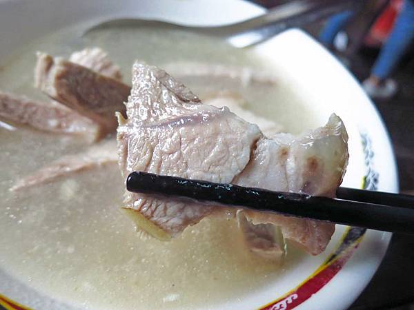 【台北美食】許仔豬腳麵線-吃過還會想再吃的豬腳麵線店