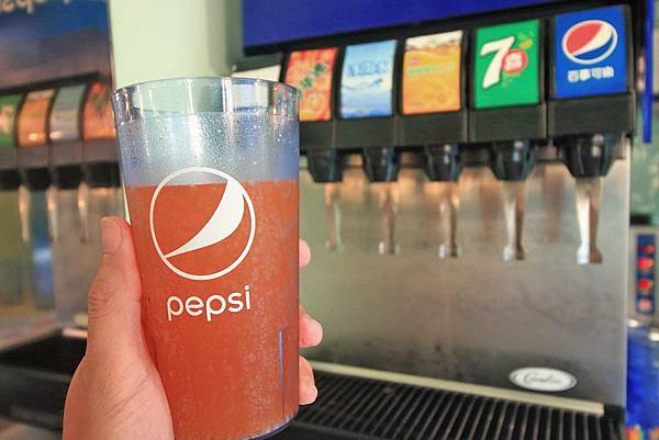 【台北美食】YumYum好吃好吃-厚度超過3公分的超厚切平價原肉牛排-公館捷運站