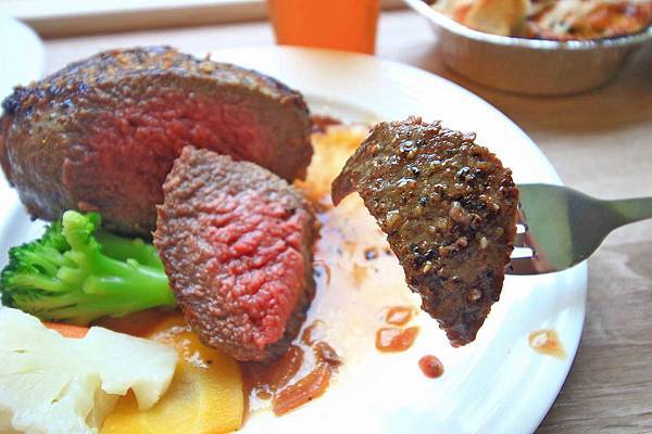 【台北美食】YumYum好吃好吃-厚度超過3公分的超厚切平價原肉牛排-公館捷運站