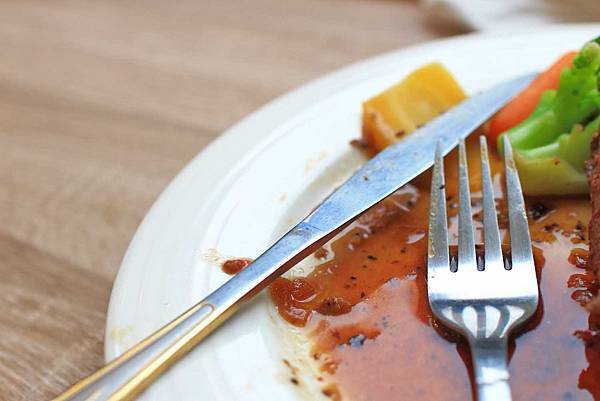 【台北美食】YumYum好吃好吃-厚度超過3公分的超厚切平價原肉牛排-公館捷運站