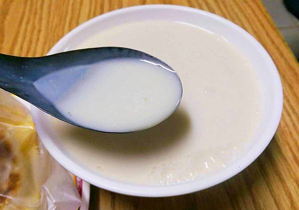 【三重美食】正義豆漿店-不少人推薦的燒餅、蛋餅豆漿店