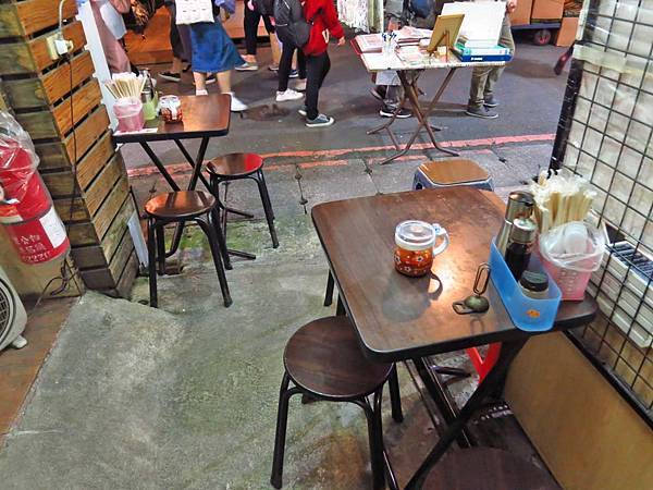 【台北美食】無店名魷魚焿-士林夜市裡的不起眼小吃店