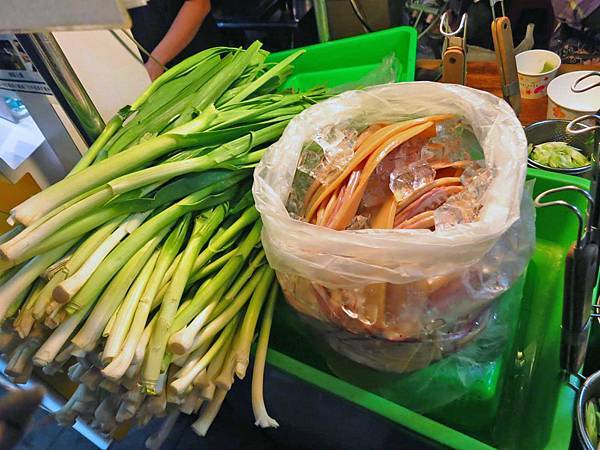 【台北美食】沙茶魷魚蒜-夜市裡清爽又美味的特色美食 【台北美食】沙茶魷魚蒜-夜市裡清爽又美味的特色美食