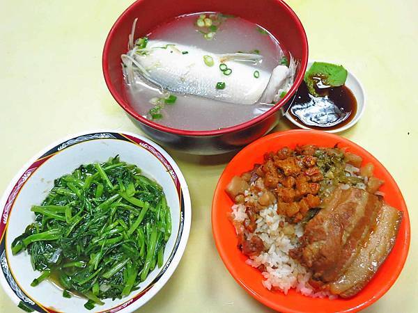 【三重美食】宋嫂湯飯菜-吃了會口齒留香的焢肉飯 【三重美食】宋嫂湯飯菜-吃了會口齒留香的焢肉飯