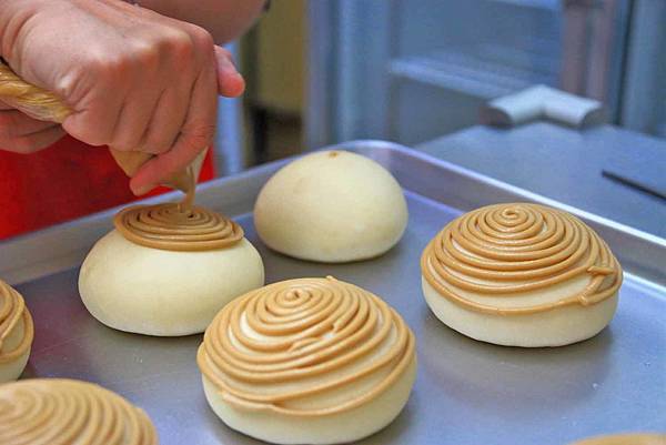 【台北美食】咖啡麵包-香氣逼人、口感澎鬆的美味咖啡麵包