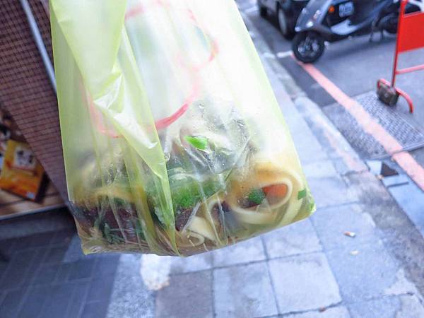 【中和美食】圓通路大滷麵-內行人才知道的超級爆量大滷麵