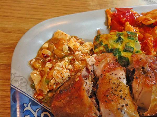 【桃園美食】潔園小吃-香酥內多汁的酥炸雞腿飯