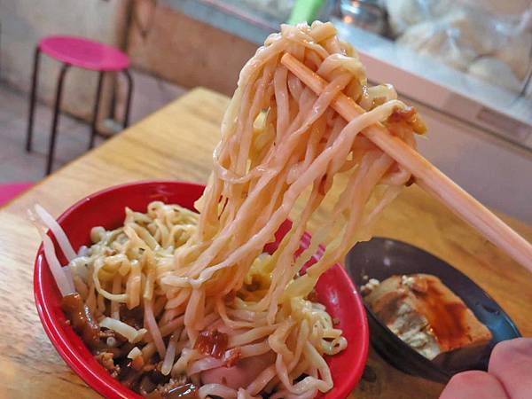 【台北美食】晴光意麵-老舊市場裡的超人氣小吃店