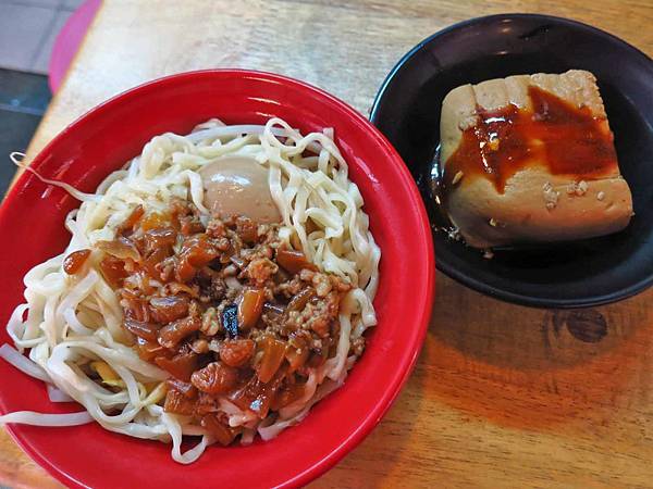 【台北美食】晴光意麵-老舊市場裡的超人氣小吃店 【台北美食】晴光意麵-老舊市場裡的超人氣小吃店