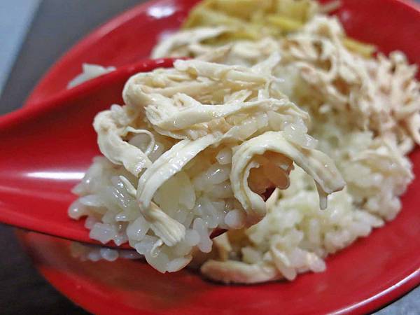 【台北美食】建弘雞肉飯-香甜可口的大份量雞肉飯