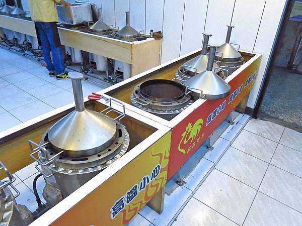 【蘆洲美食】三蘆桶仔雞 (原日理萬雞)-美味又迷人的香噴噴烤雞