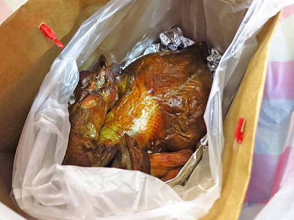 【蘆洲美食】三蘆桶仔雞 (原日理萬雞)-美味又迷人的香噴噴烤雞