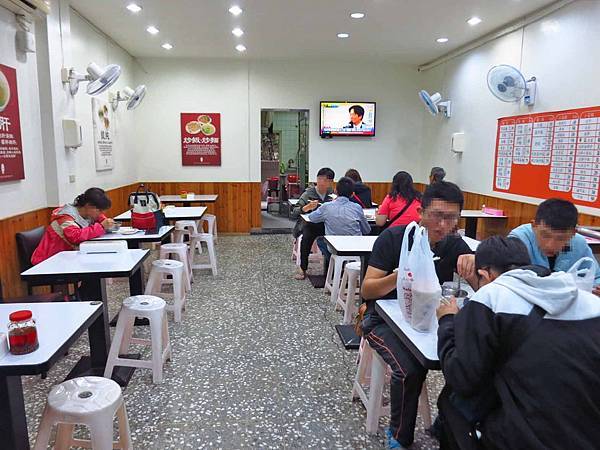 【三重美食】古早味小吃店-香噴噴迷人的滷肉飯