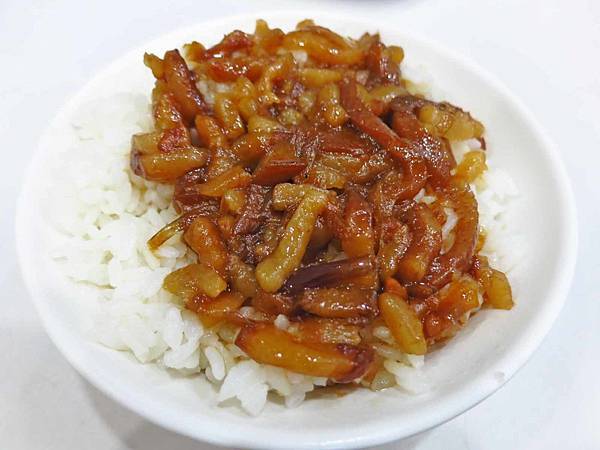 【三重美食】古早味小吃店-香噴噴迷人的滷肉飯