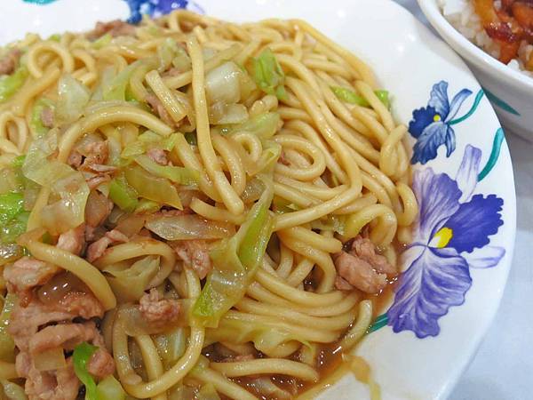 【三重美食】古早味小吃店-香噴噴迷人的滷肉飯