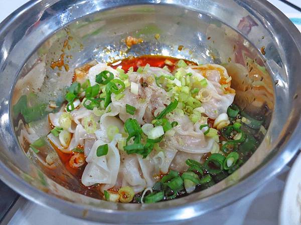 【三重美食】古早味小吃店-香噴噴迷人的滷肉飯