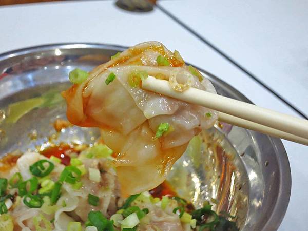 【三重美食】古早味小吃店-香噴噴迷人的滷肉飯