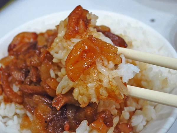 【三重美食】古早味小吃店-香噴噴迷人的滷肉飯