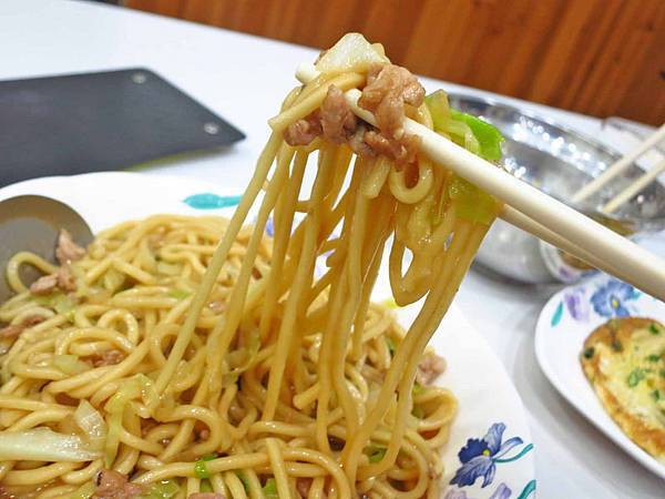 【三重美食】古早味小吃店-香噴噴迷人的滷肉飯