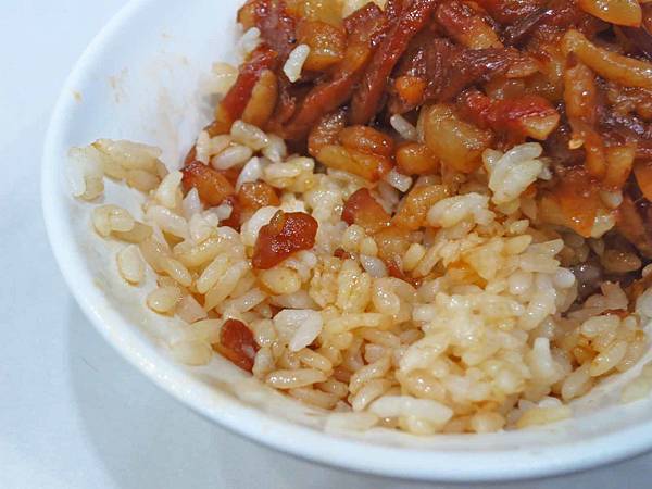 【三重美食】古早味小吃店-香噴噴迷人的滷肉飯