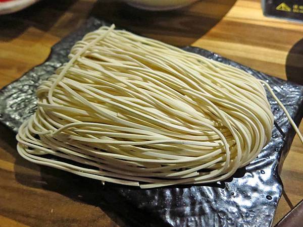 【台北美食】爭纖健康涮涮鍋-超大份量的巨無霸肉盤火鍋店