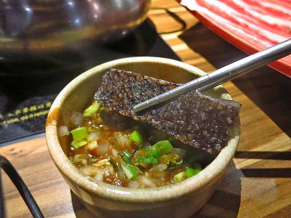 【台北美食】爭纖健康涮涮鍋-超大份量的巨無霸肉盤火鍋店