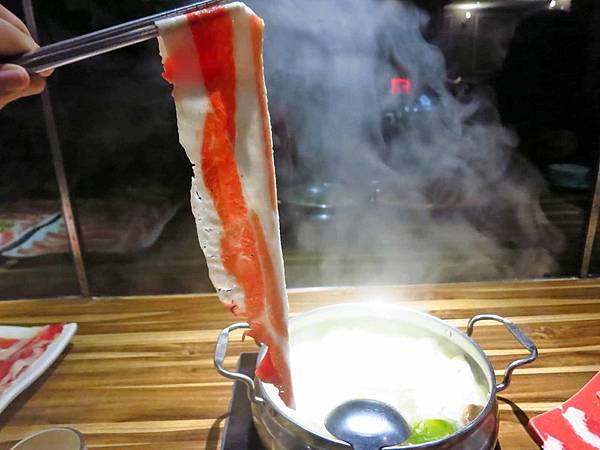 【台北美食】爭纖健康涮涮鍋-超大份量的巨無霸肉盤火鍋店