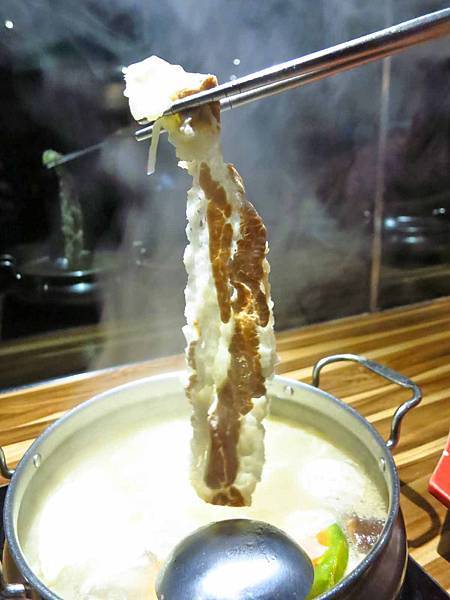 【台北美食】爭纖健康涮涮鍋-超大份量的巨無霸肉盤火鍋店