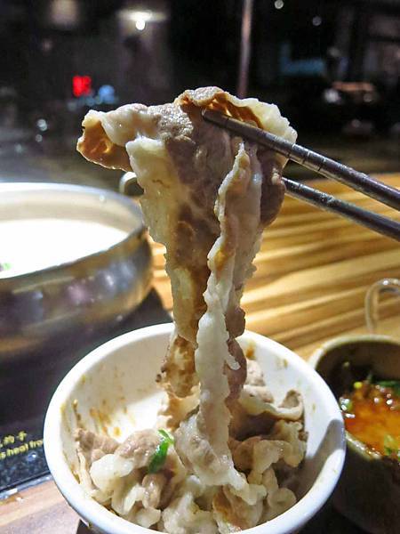 【台北美食】爭纖健康涮涮鍋-超大份量的巨無霸肉盤火鍋店