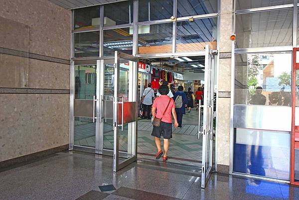 【泰山美食】網路票選前三名的超強美食-石頭玉米、阿姿豆花、李記胡椒餅