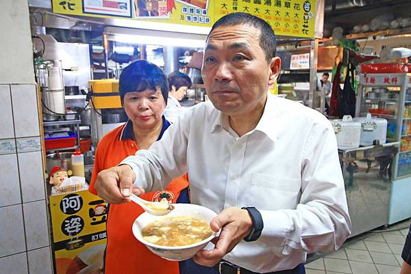 【泰山美食】網路票選前三名的超強美食-石頭玉米、阿姿豆花、李記胡椒餅