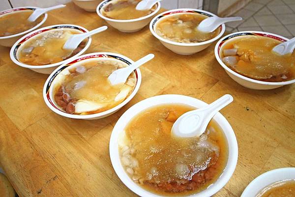 【泰山美食】網路票選前三名的超強美食-石頭玉米、阿姿豆花、李記胡椒餅