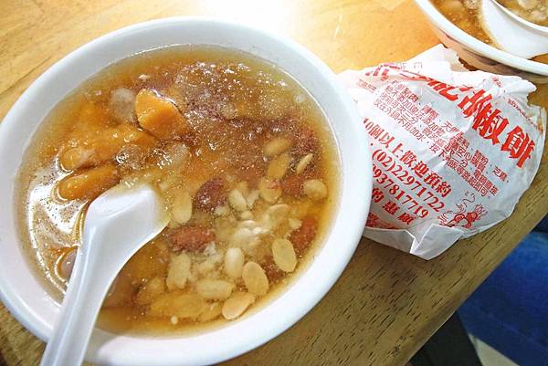 【泰山美食】網路票選前三名的超強美食-石頭玉米、阿姿豆花、李記胡椒餅