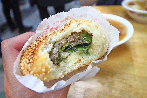 【泰山美食】網路票選前三名的超強美食-石頭玉米、阿姿豆花、李記胡椒餅