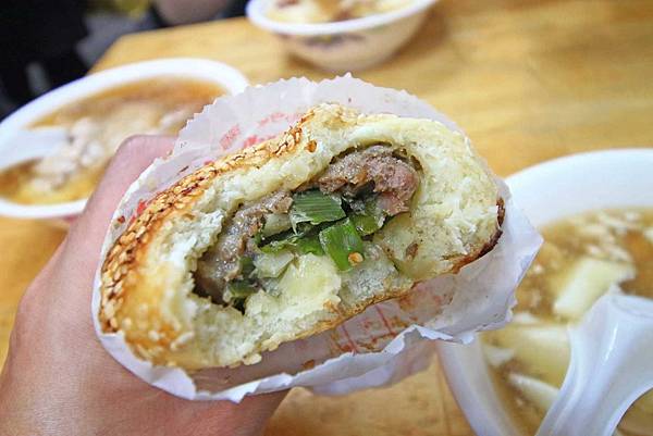 【泰山美食】網路票選前三名的超強美食-石頭玉米、阿姿豆花、李記胡椒餅