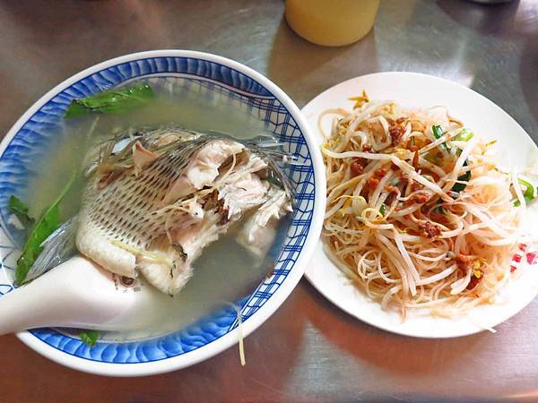 【台北美食】以馬內利鮮魚湯-下雨天也人潮滿滿的鮮魚湯店