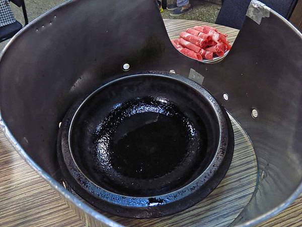 【台北美食】雅香石頭火鍋-冬天必定大排長龍的火鍋店