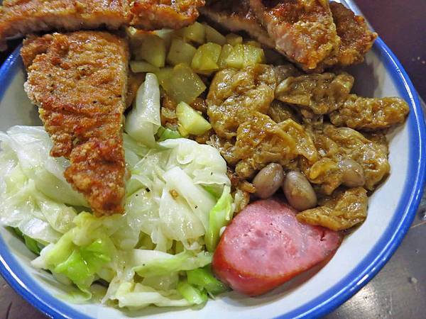 【台北美食】台生飲食亭-網路高評價的古早味排骨飯