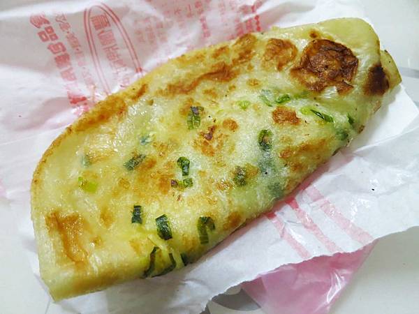 【蘆洲美食】民族路無名蔥油餅-絕無僅有的15元蔥油餅店 【蘆洲美食】民族路無名蔥油餅-絕無僅有的15元蔥油餅店