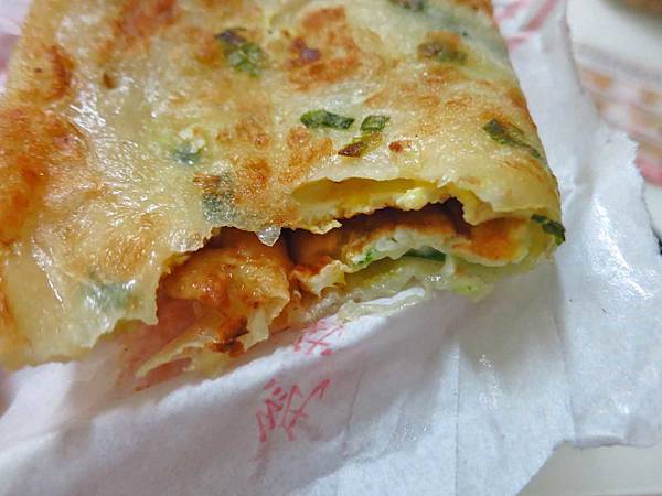 【蘆洲美食】民族路無名蔥油餅-絕無僅有的15元蔥油餅店