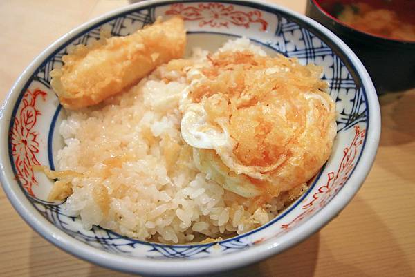 【東京美食】半熟蛋天婦羅 天すけ-下雨天也要排隊的超強名店